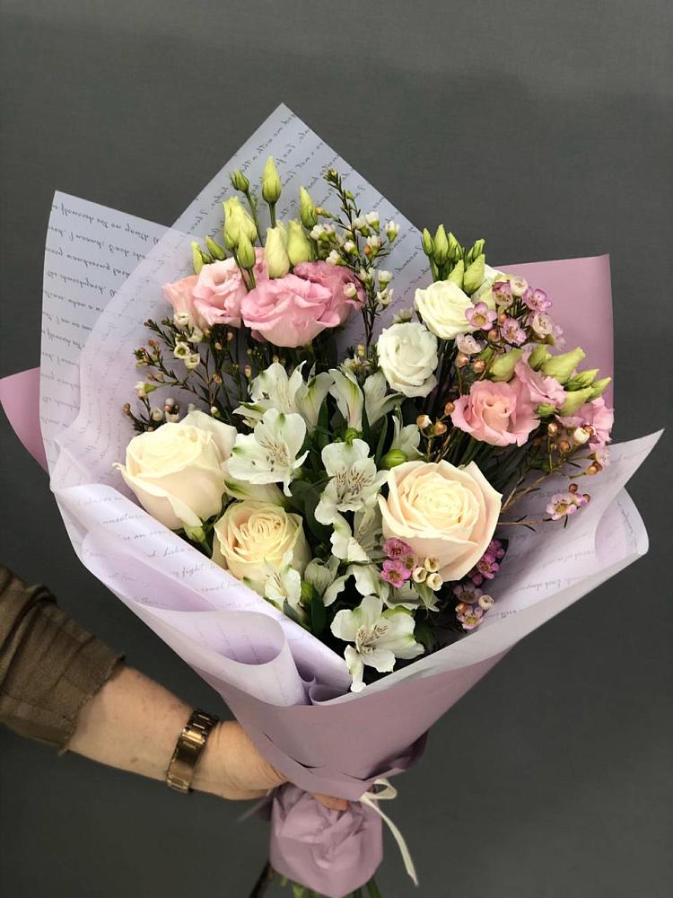 Букет цветов из: Альстромерии, Розы и Лизиантусы в Лосино-Петровском