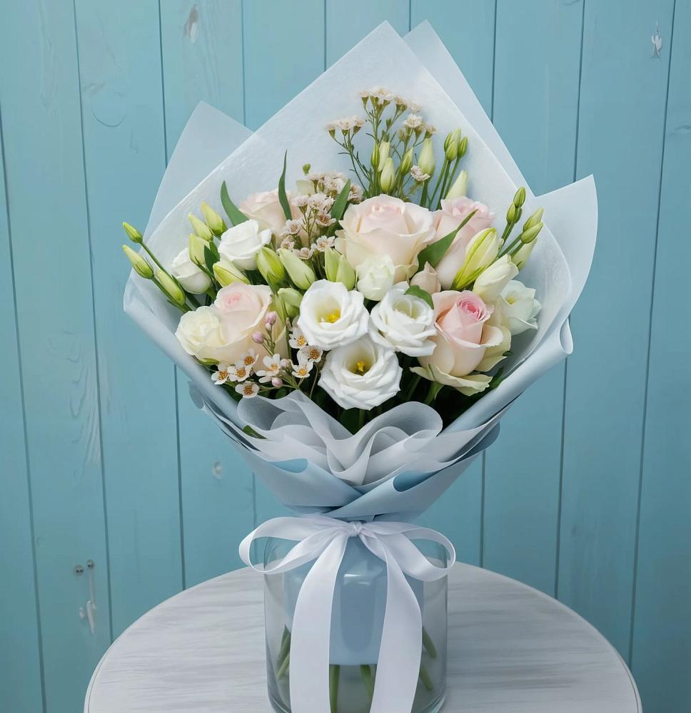 Букет цветов из: Розы и Лизиантусы в Лосино-Петровском