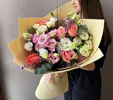 Букет цветов из:  Розы, Лизиантусы и Гвоздики #REPLACE_PRED# Лосино-Петровском