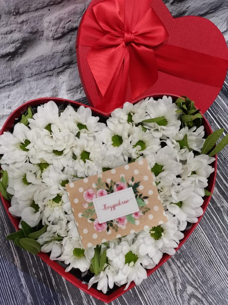 Цветочная композиция из Хризантемы в виде сердца в Лосино-Петровском
